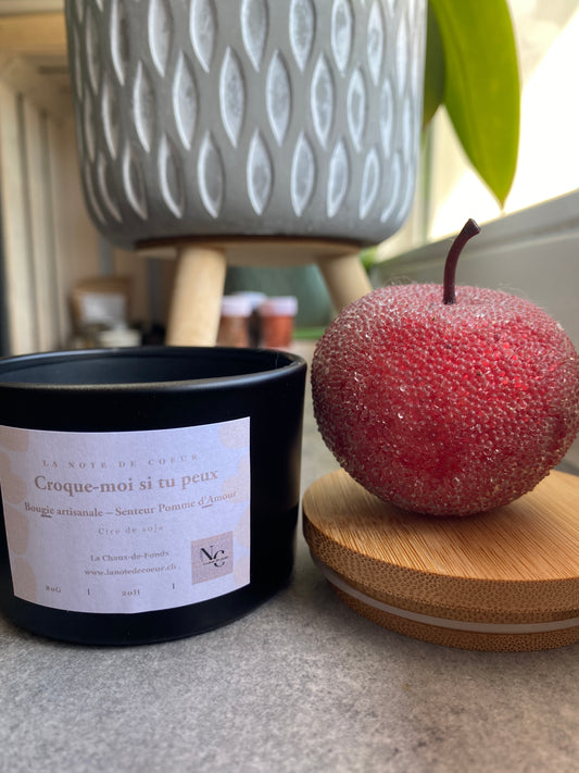 Croque-moi si tu peux Bougie parfumée pomme d'amour, cire de soja 80g